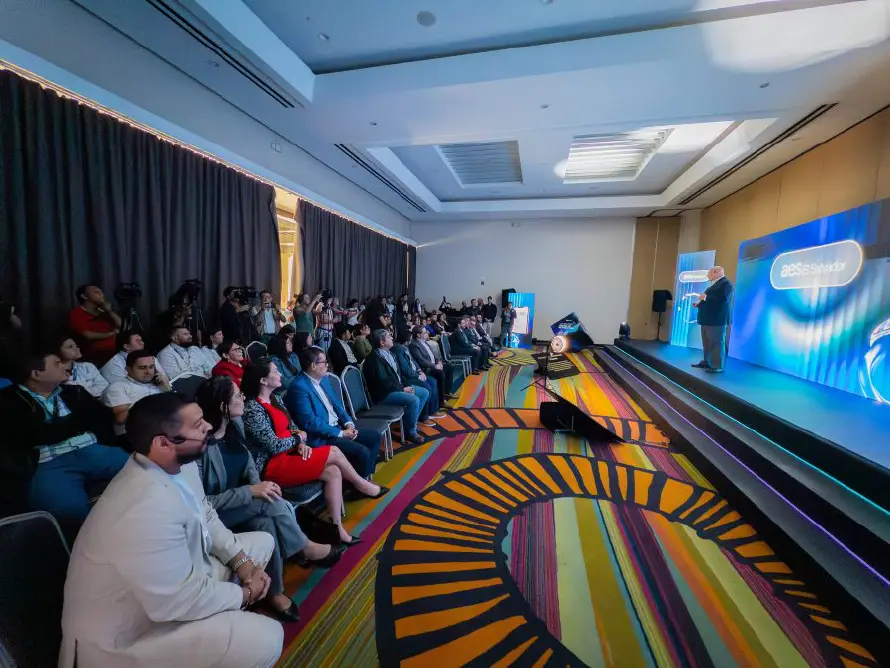 AES El Salvador revoluciona el sector energético con una inversión de $67 millones en digitalización