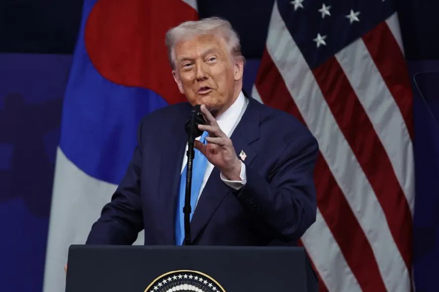 Trump asegura que "con un poco más de tiempo" podría reabrir "con facilidad" el estrecho de Ormuz