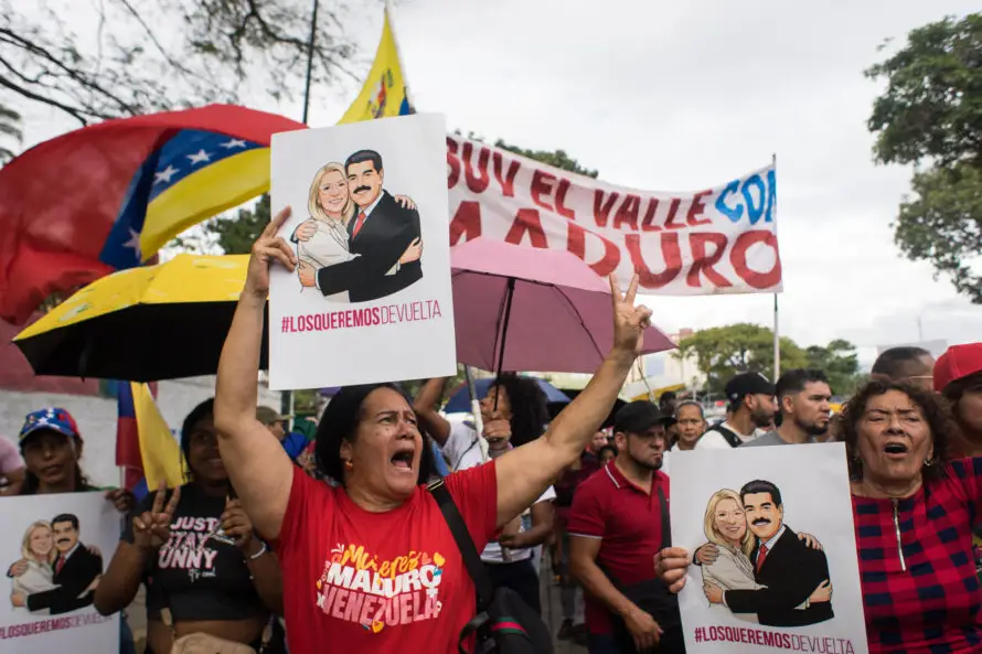 Chavistas exigieron a EE.UU. que regrese a Venezuela a Maduro y su esposa