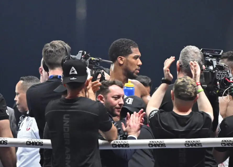 Imputan al conductor del vehículo del boxeador Anthony Joshua tras accidente mortal en Nigeria