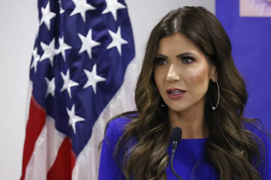 Trump mantiene confianza en la titular de Seguridad Nacional pese a la muerte en Minnesota