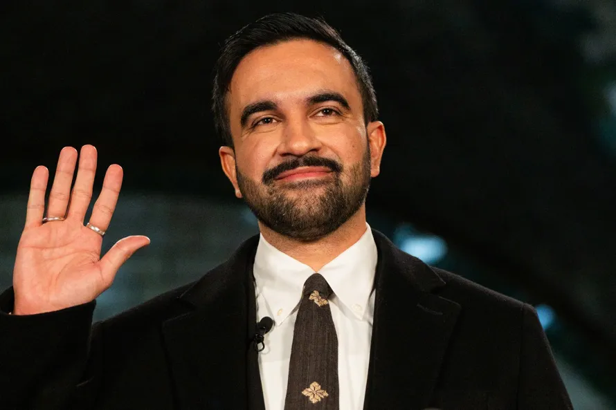 El alcalde de Nueva York debuta con medidas para vivienda y revoca órdenes de predecesor