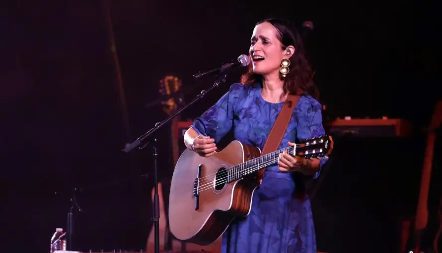 Julieta Venegas anuncia el lanzamiento de su nuevo álbum y gira