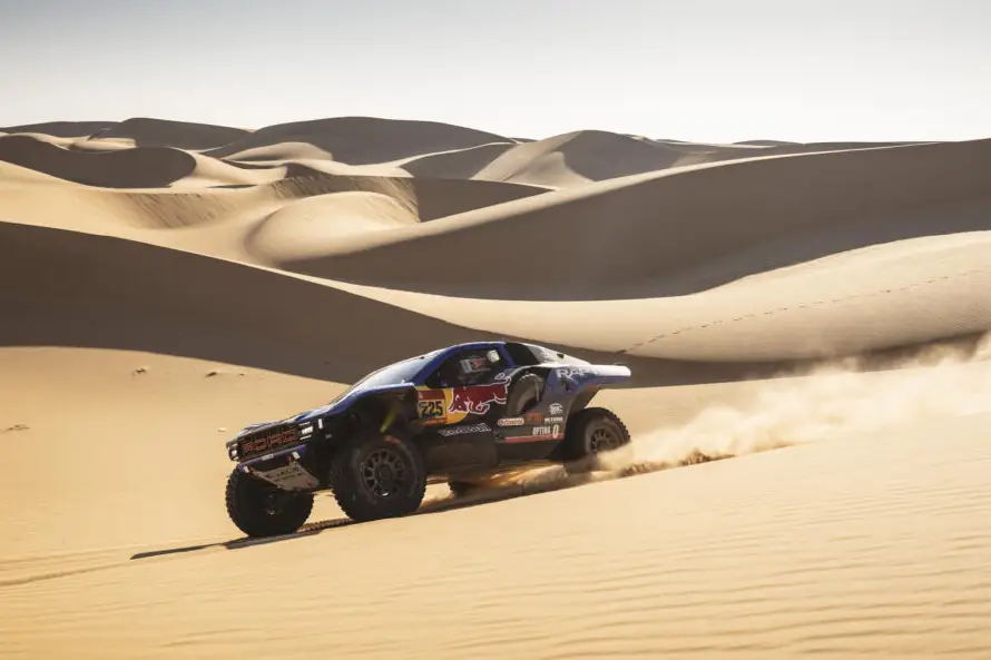 El piloto Carlos Sainz se despide del Dakar 2026 y Nasser Al Attiyah acaricia sexto título