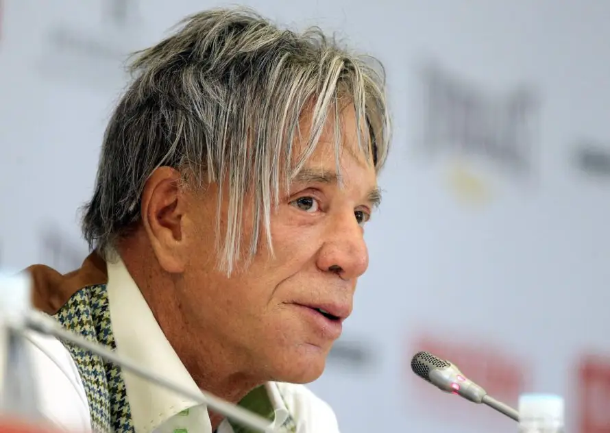 El actor Mickey Rourke recauda fondos para evitar ser desahuciado de su casa