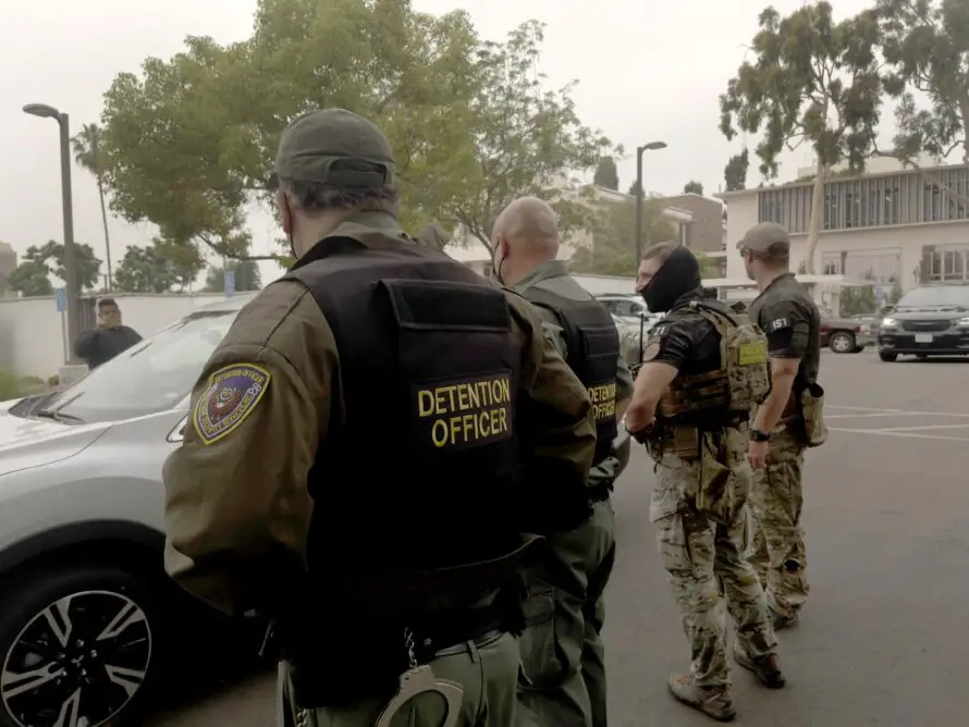 Los Ángeles busca crear zonas libres de ICE tras escalada de violencia migratoria en EEUU
