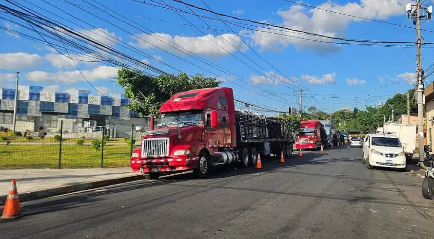¡Los camiones de Shakira ya están llegando al estadio Jorge "Mágico" González!