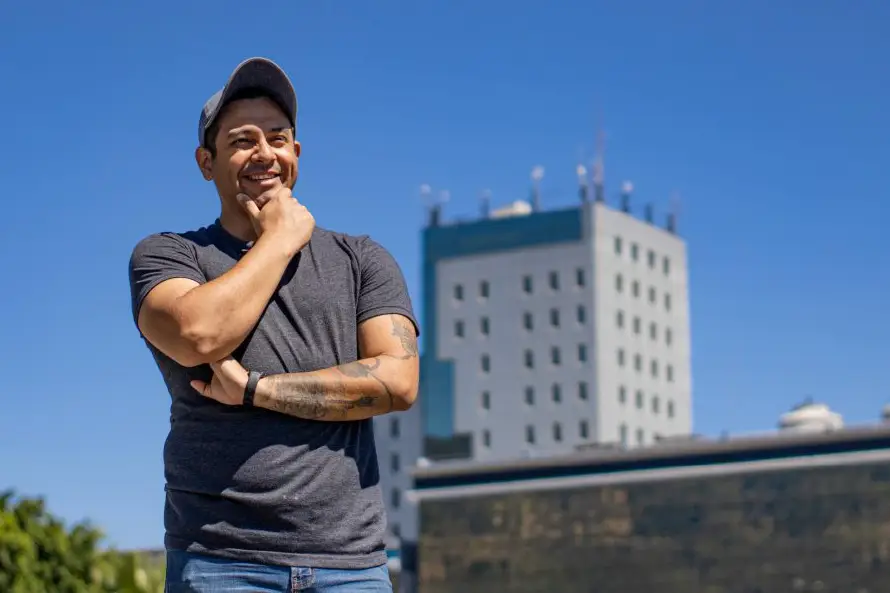 Jesse Lualdi: el actor salvadoreño que despunta con pupusas en México