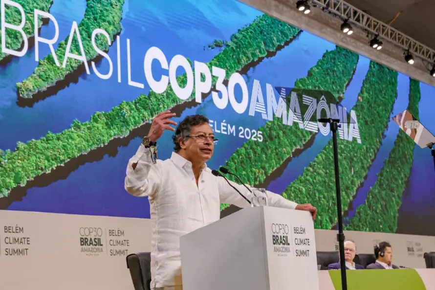 Gustavo Petro dice que "lancheros" sobrevivieron a un ataque de EE.UU. en el Pacífico