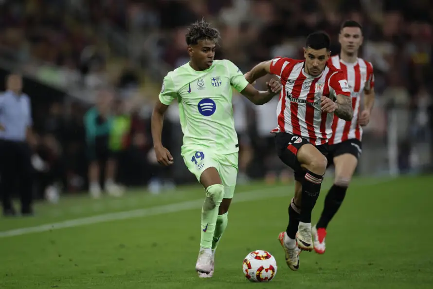 El Barcelona defiende su título de Supercopa ante un Athletic Club irregular