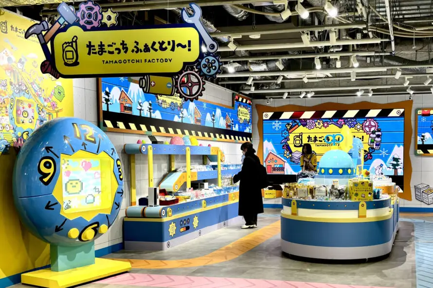 Treinta años de Tamagotchi, la mascota digital que ahora regresa a sus orígenes en Tokio