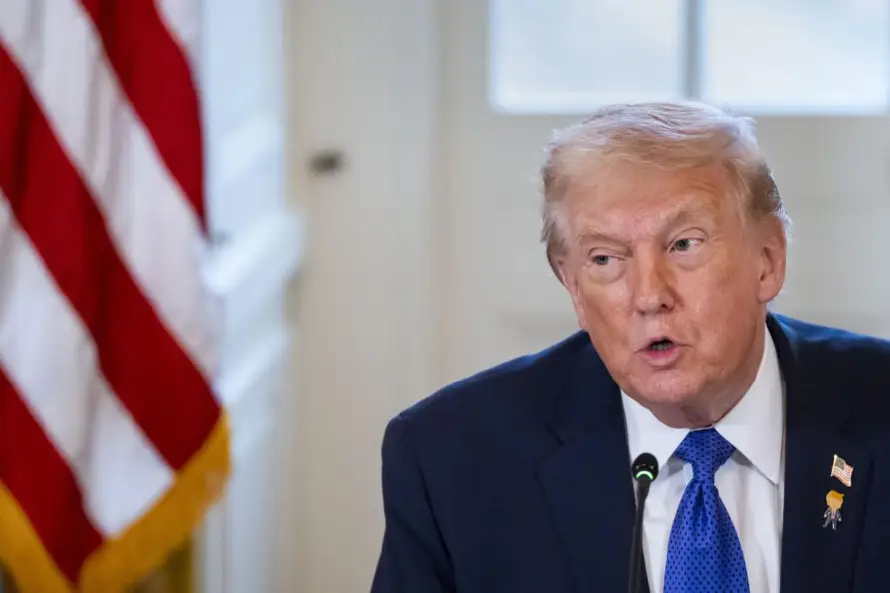Trump exige negociar compra de Groenlandia pero promete no usar la fuerza