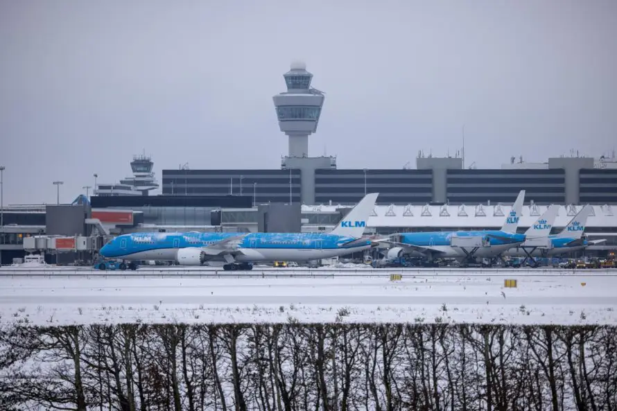 Nevada paraliza vuelos y transporte en Europa