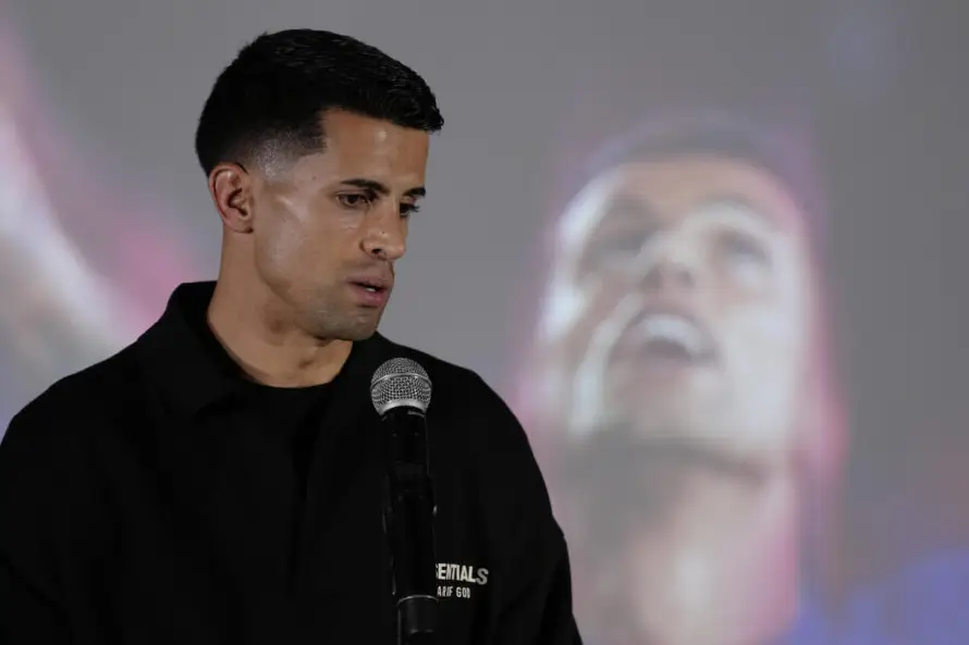 El defensor Joao Cancelo: “Deco me llamó y decidí esperar al Barça”