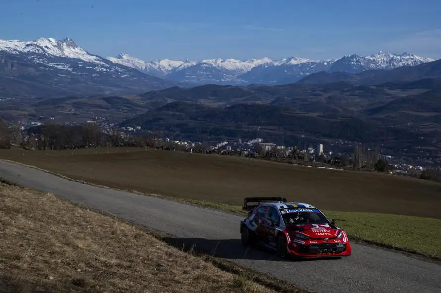 El piloto sueco Oliver Solberg consolida su liderato en el Rally de Montecarlo
