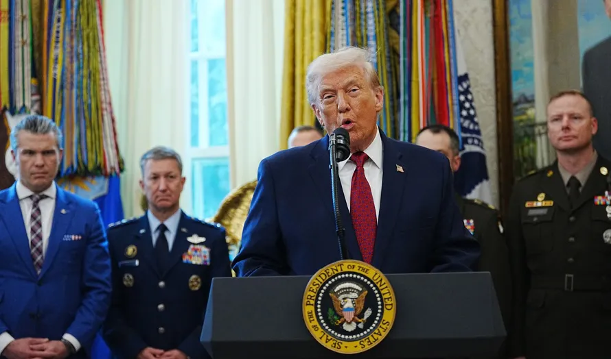 Trump minimiza alza del petróleo por conflicto con Irán