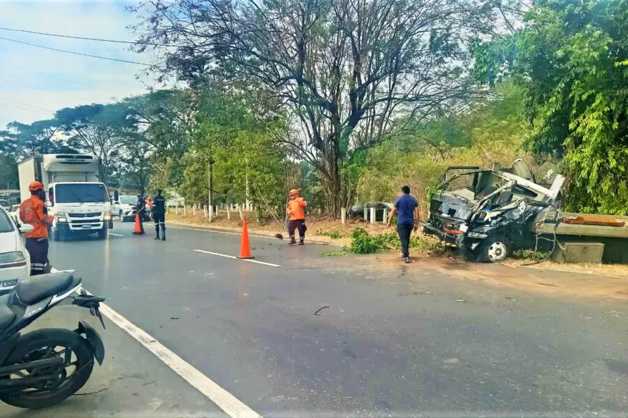 Accidente en carretera de San Salvador a Santa Ana deja un lesionado y un carril restringido