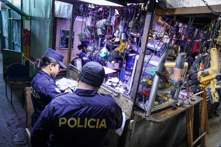 Allanan ventas de aparatos electrónicos en San Salvador por "procedencia ilegal"