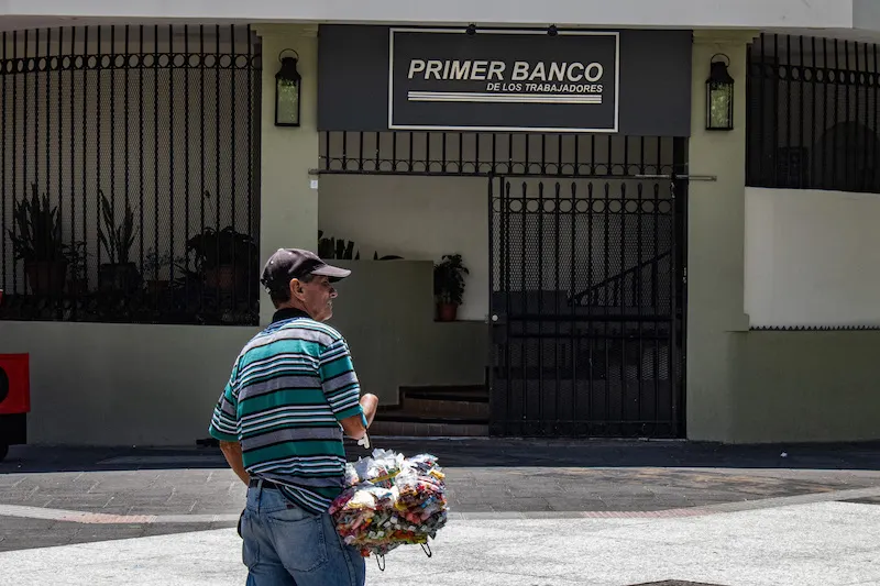 A la tercera parte de la población el dinero no le alcanza, según encuesta de la UCA
