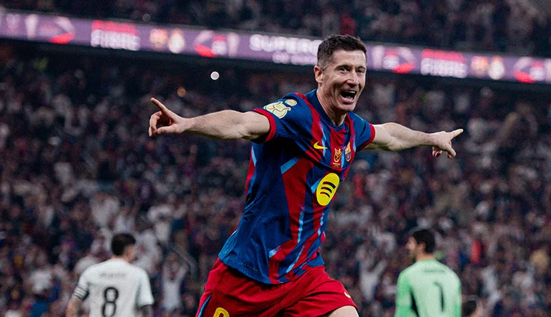 Barcelona y Real Madrid empatan al descanso intercambiando goles en el añadido (2-2)