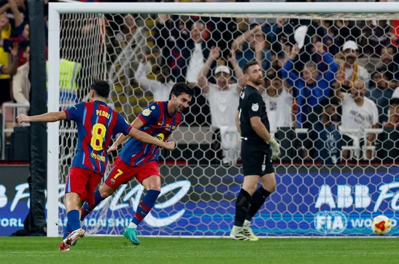 El Barcelona golea al Athletic y jugará la final de la Supercopa