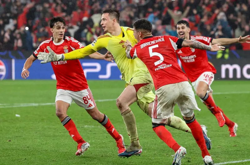 El Benfica de Mourinho golea al Real Madrid y lo manda al playoff de la Champions