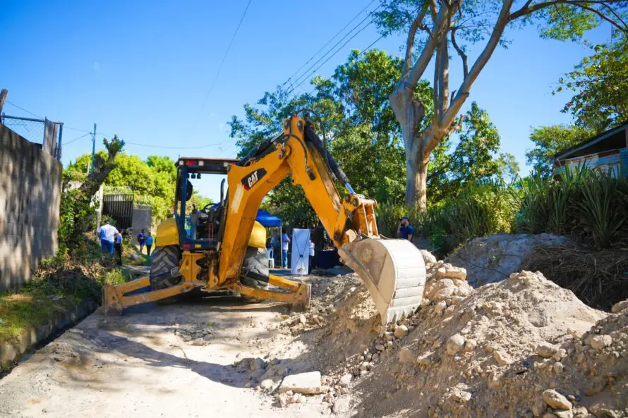 Alcaldía de La Paz Este destina $600,000 de fondos propios a reconstrucción de calle en cantón Zacatillos