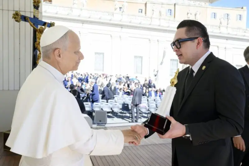 Diputado salvadoreño del Parlacen, de Nuevas Ideas, se reúne con el Papa León XIV en el Vaticano