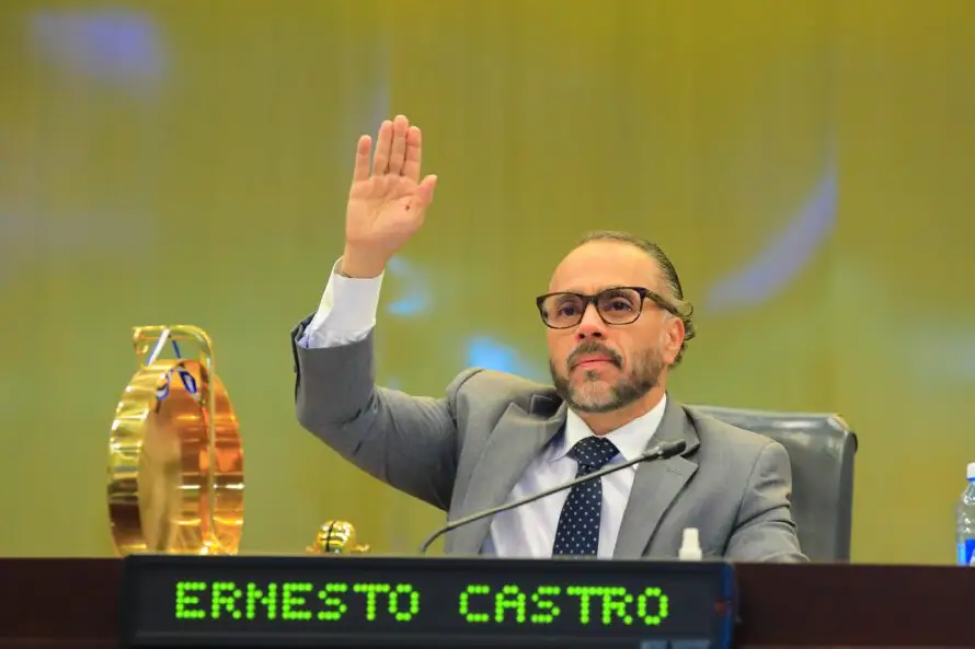 Ernesto Castro: "Todos tenemos derecho a tener un buen seguro médico, pero que lo pague de su bolsa"