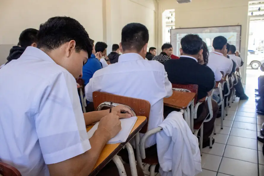BID aprueba $100 millones para ampliar el acceso a educación superior de 60,000 salvadoreños