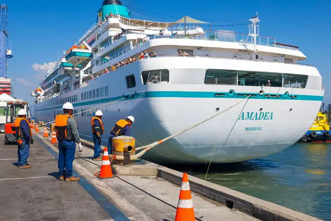 Arriba el primer crucero del año en el puerto de Acajutla con 1,000 pasajeros