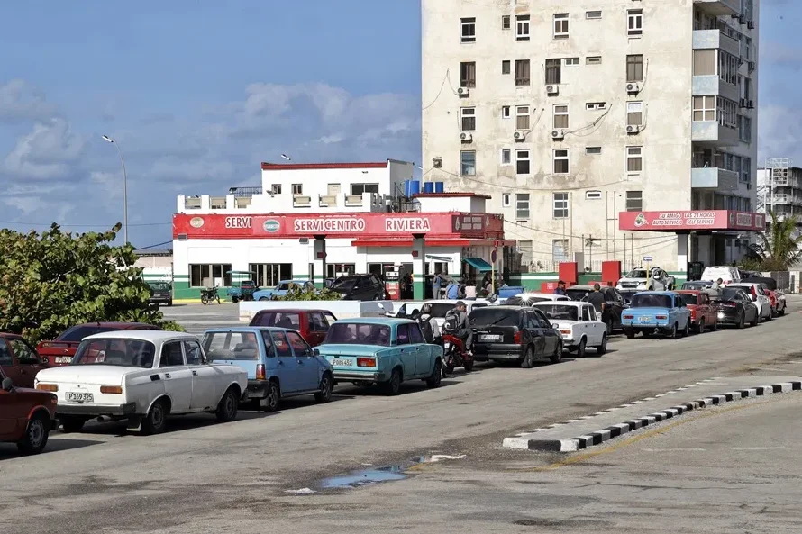 Sheinbaum anuncia envío de ayuda a Cuba y gestiones para retomar entregas de petróleo