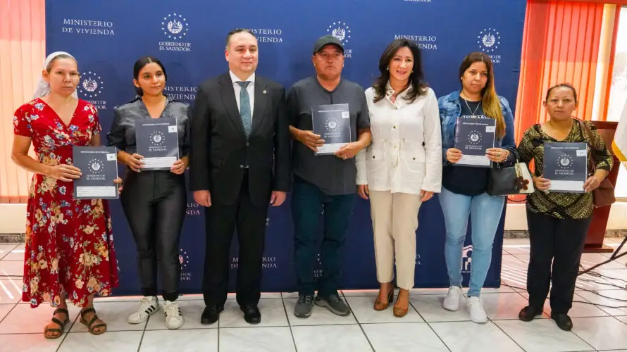 Entregan más de 150 escrituras a víctimas de caso Argoz