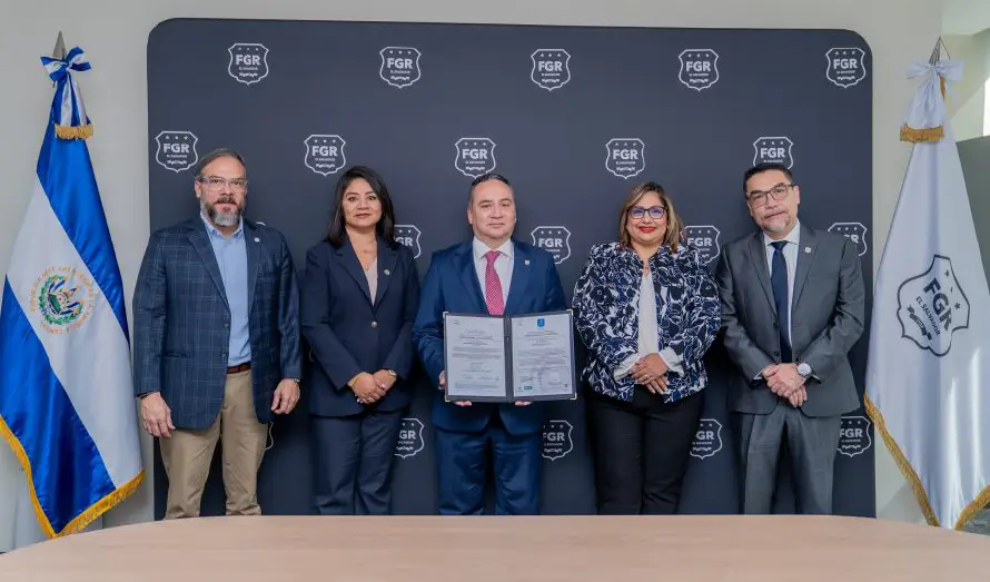 Fiscal General Rodolfo Delgado recibe certificación en Sistema de Gestión Antisoborno