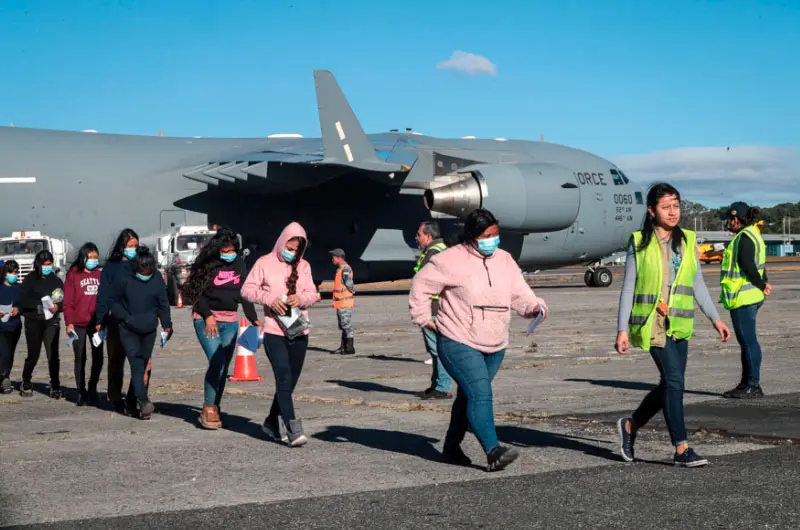 EE.UU. gastó 40 millones en deportar a 300 inmigrantes a terceros países, según informe