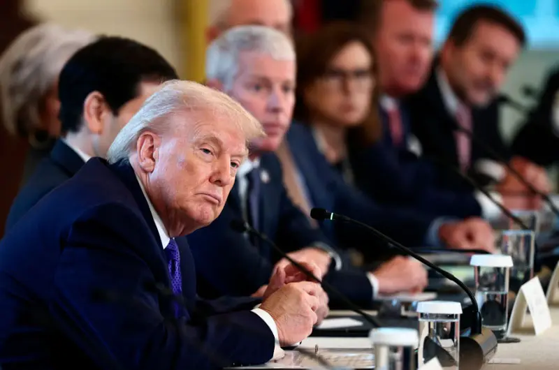 Trump insiste que petroleras invertirán $100,000 millones en Venezuela