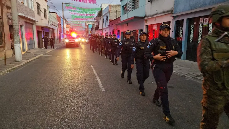 El estado de sitio permite a autoridades guatemaltecas ingresar a El Gallito, un barrio dominado por pandillas