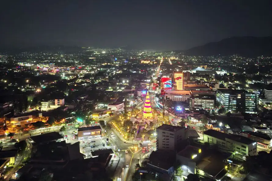 FMI destaca los avances económicos de El Salvador y el progreso del acuerdo