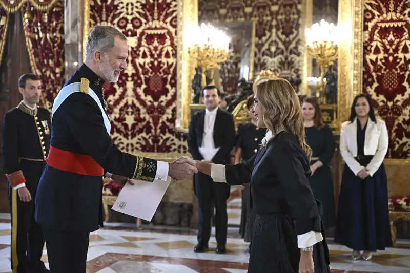 Nueva embajadora salvadoreña en España entrega credenciales al rey Felipe VI