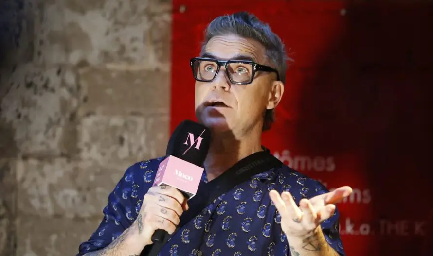 Robbie Williams publica su nuevo disco "Britpop", pospuesto desde octubre