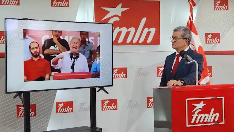 FMLN critica compra de paquetes escolares en el extranjero y dice que la población pagará la Quincena 25