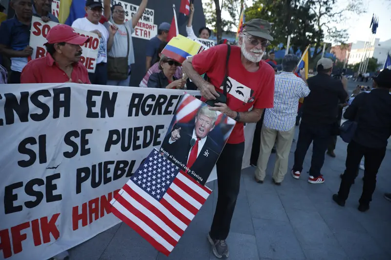 Un grupo de simpatizantes del FMLN piden liberación de Maduro