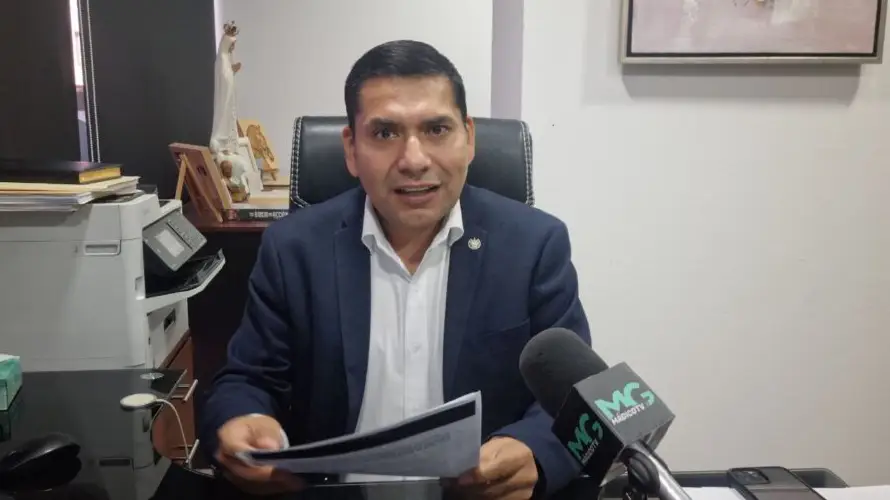 Diputado Francisco Lira pide que docentes no se nombren con intereses electorales y señala a directores departamentales