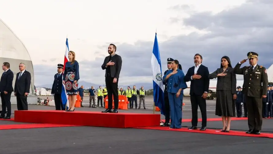 Vicepresidenta de Costa Rica recibe a Bukele y dice buscan apegarse a su visión
