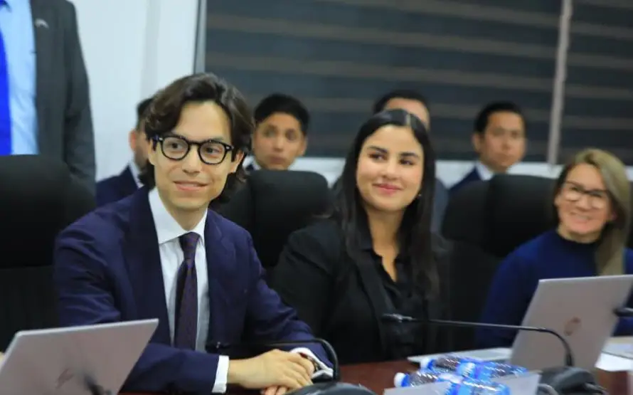 Rodrigo Ayala, presidente del Invest, dice inversionistas señalan seguridad física y política en El Salvador