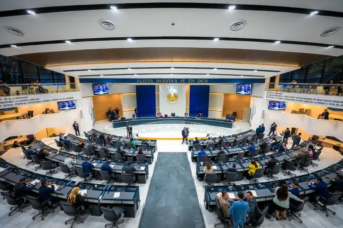 Asamblea aprueba Ley Quincena 25: se declara de orden público y se rechaza cambio propuesto por la oposición