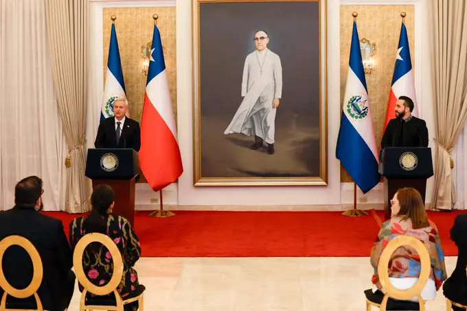 El Salvador dispuesto a apoyar a Chile en un sistema penitenciario tras la visita de Kast