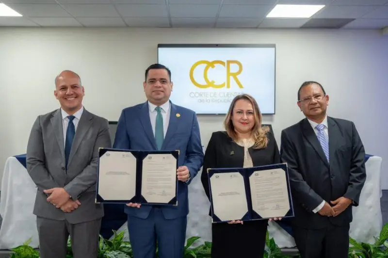 CCR firma acuerdo con el Consejo de Vigilancia de Contadores para formación técnica de empleados