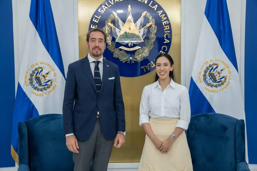 Se reúnen embajador de la UE y diputada Suecy Callejas para conversar sobre cooperación