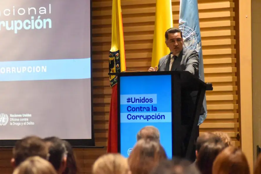 Colombia anuncia bloqueo inmediato de celulares en cárceles tras denuncias de El Salvador